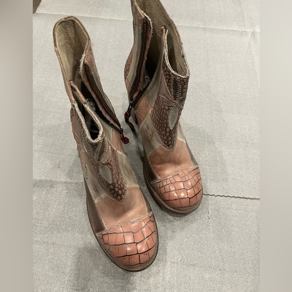 [12]Freebird Patchwork Flower Petal Leather Boots - Picture 4 of 7